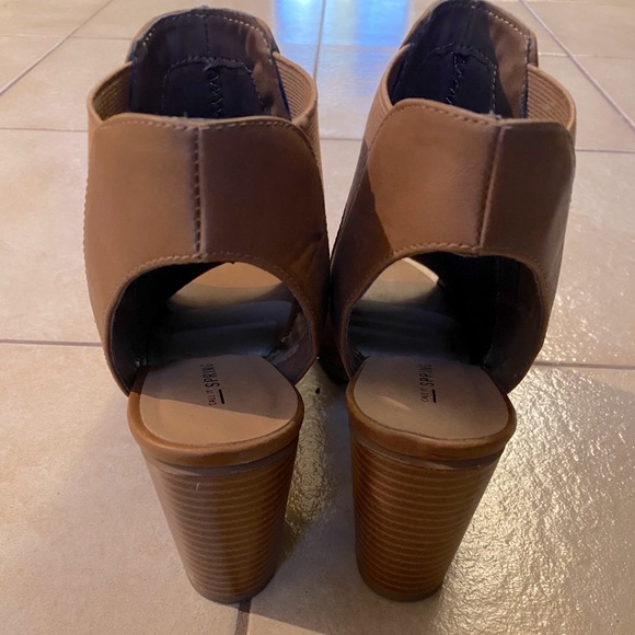 Open-toe High Heels - Picture 2 of 3